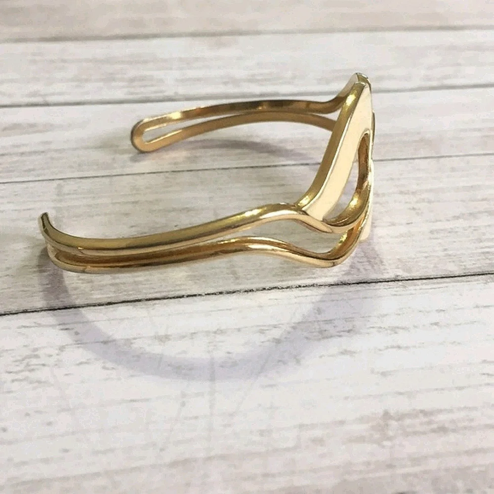 Vintage Avon Gold and enamel vintage bracelet cuff bracelet